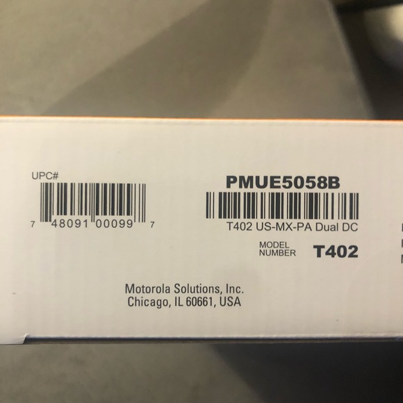 MOTOROLA Talkabout T402 Rechargeable 2-Way Radios BRAND NEW IN BOX (2 pack) - Picture 13 of 14